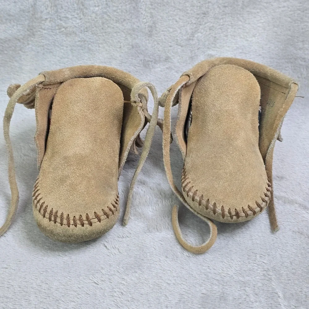 Minnetonka Kids Size 5 Suede Fringe Moccasin Booties Tan Made in USA
